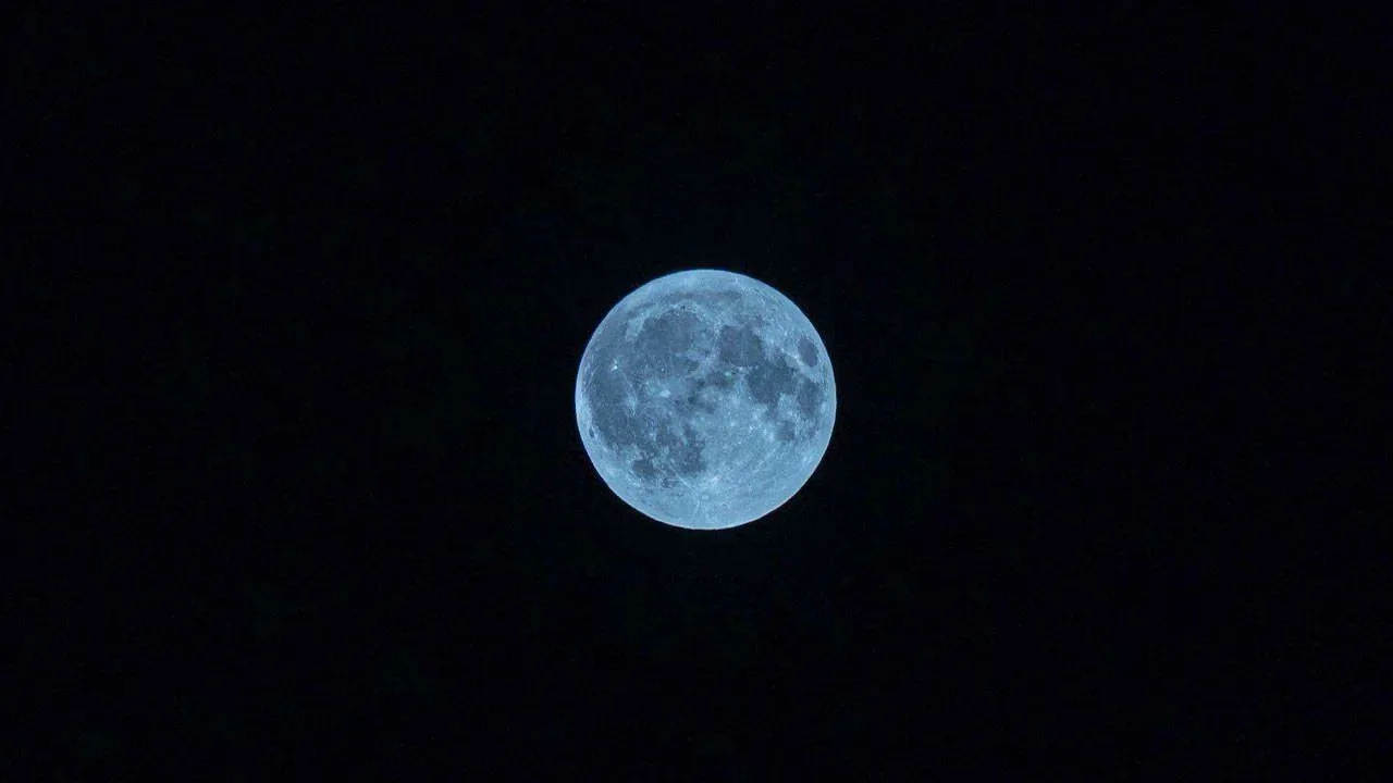 Bu Gece Gökyüzünde “Mavi Ay”! Türkiye’den de Görülecek