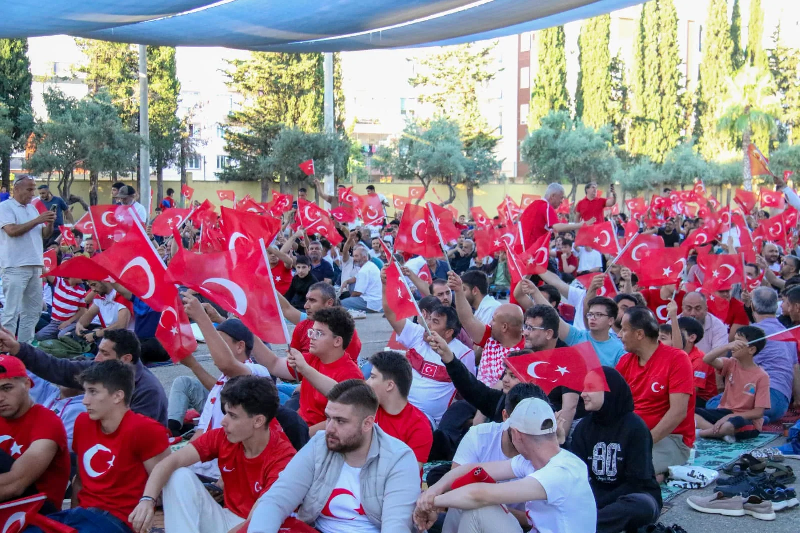 ANTALYA’DA DEV EKRANDA MİLLİ HEYECAN