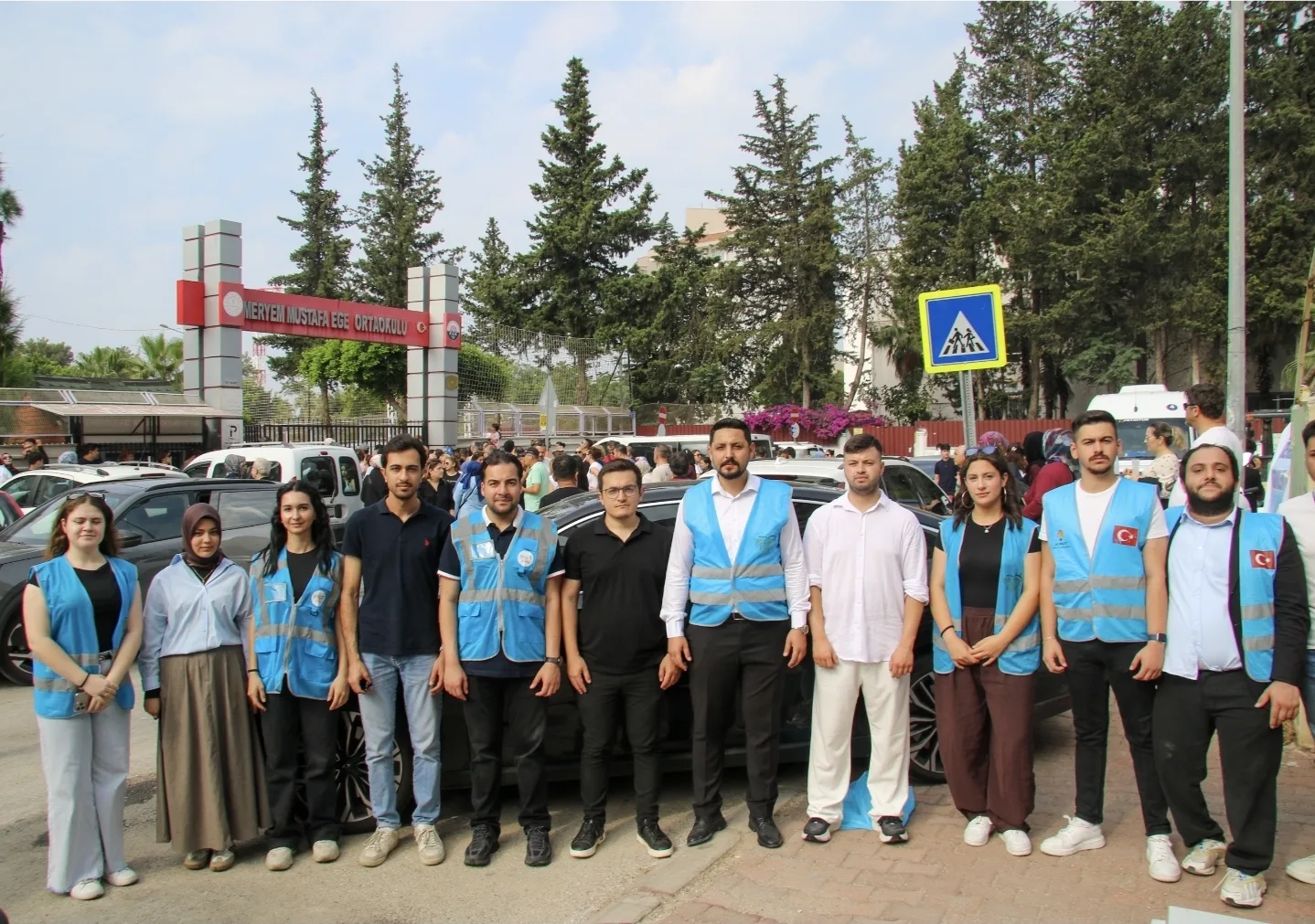 Ak Parti Antalya Gençlik Kolları, LGS Sınavında Öğrencileri Ve Velileri Yalnız Bırakmadı