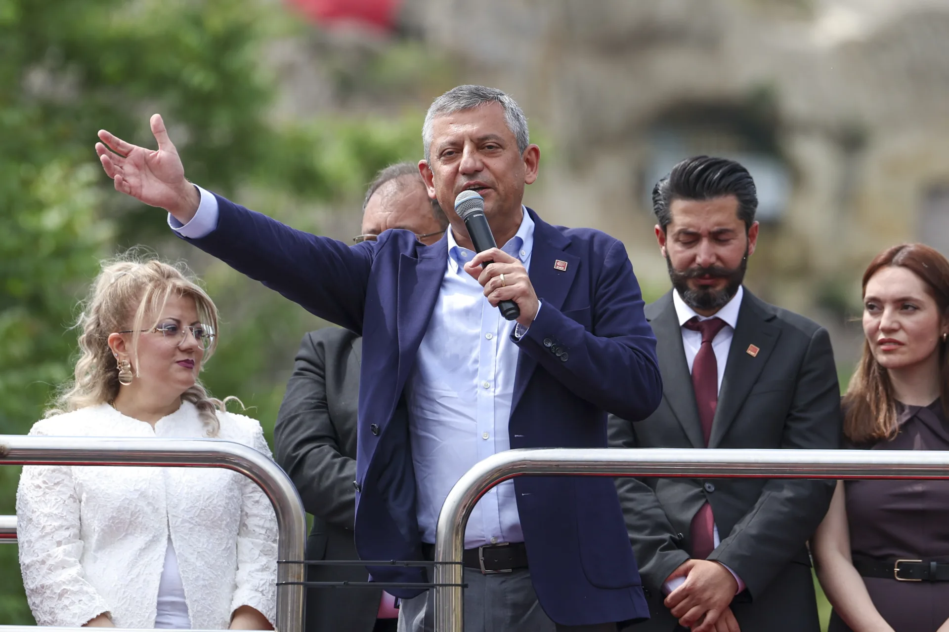 Özgür Özel’den Mustafapaşa’da Kararlılık Mesajı: “Baş Vereceğim Ama Baş Eğmeyeceğim”
