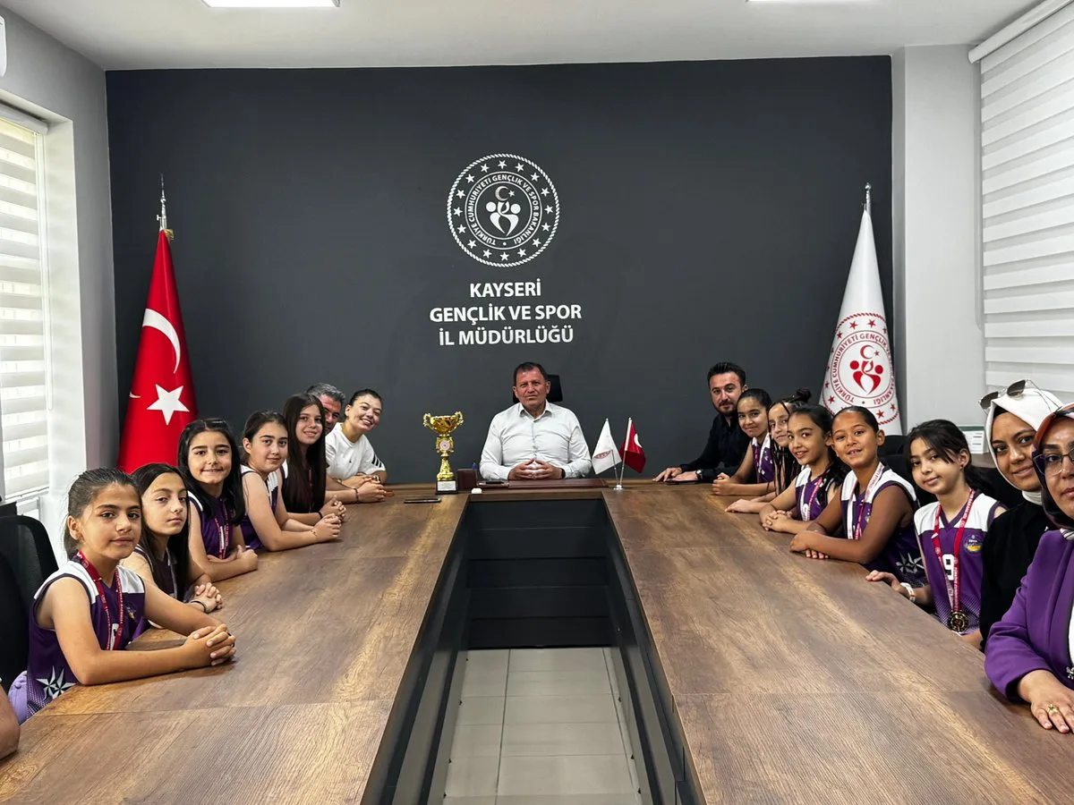 Gençlik ERVA U-10 Kız Basketbol Takımı'ndan İl Müdürüne Gurur Ziyareti