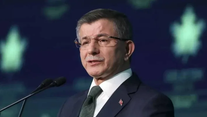 Sürpriz Karar: Gelecek Partisi Faaliyetlerini Durdurdu, Ahmet Davutoğlu Siyasetten Çekildi