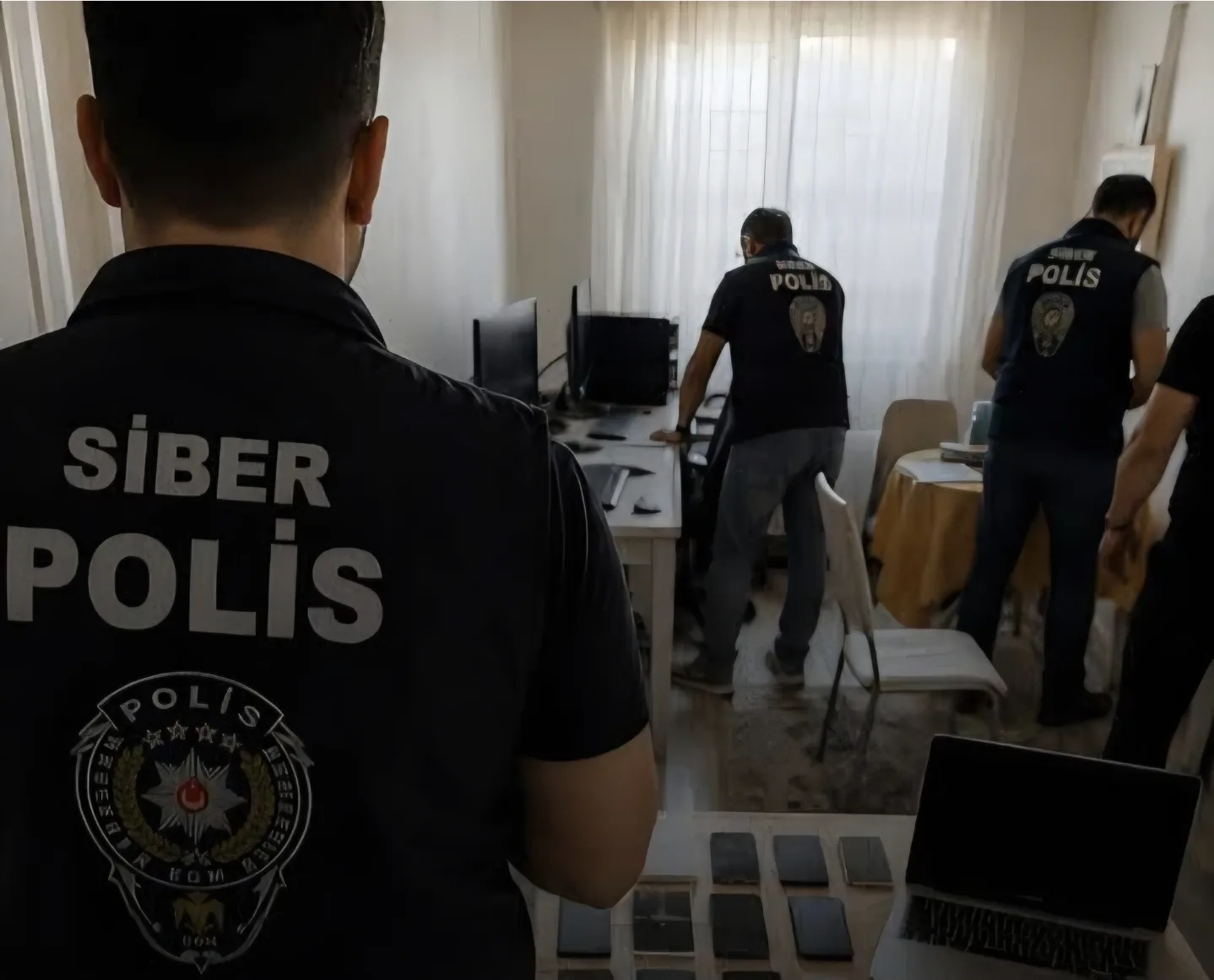 İzmir'de Yasa Dışı Bahiste "Öğrenci Evi" Vurgunu: 2 Milyar TL'lik Trafik Deşifre Oldu