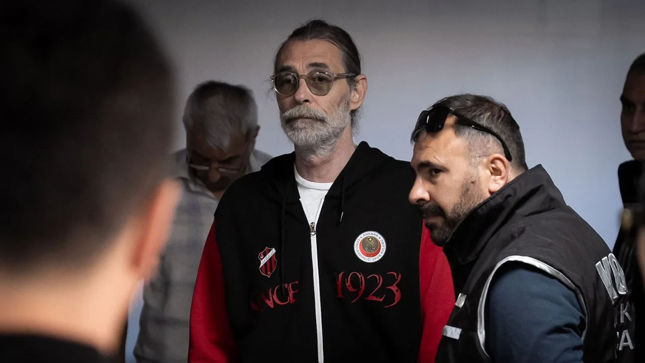 SON DAKİKA | Etimesgut Belediyesi’ne Yolsuzluk Operasyonu: 44 Kişi Tutuklama Talebiyle Sevk Edildi!
